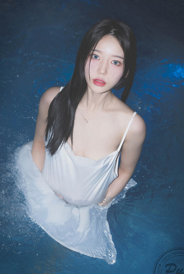 漂亮小姐姐Yeha湿身浴巾包裹下的胴体