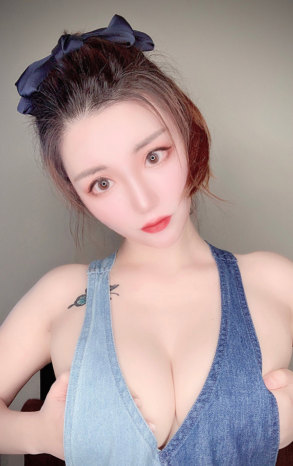 知性美女Nicolove的休闲系私拍尺度视图
