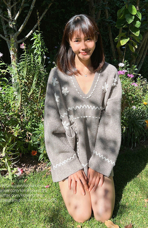 白虎网红@kkimkkimmy 2024私拍性感小翘臀2