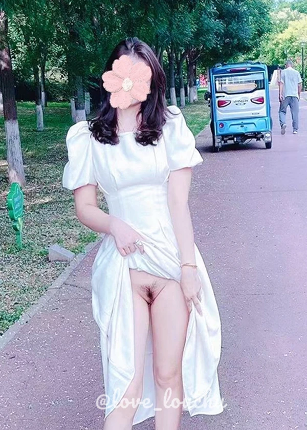 露出系反差人妻@露小爱 尺度私拍视图合集