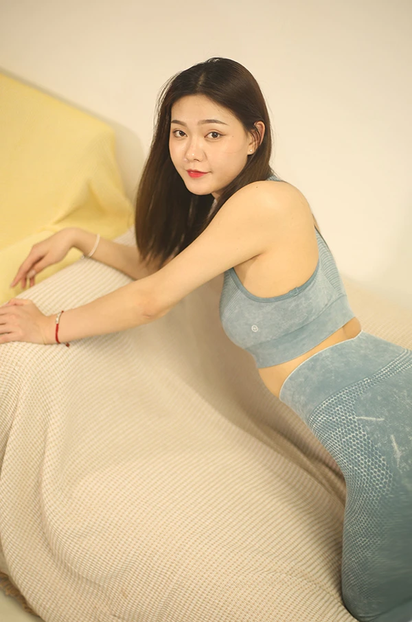 希威社美女张馨瑶灰蓝色紧身装无圣光图集