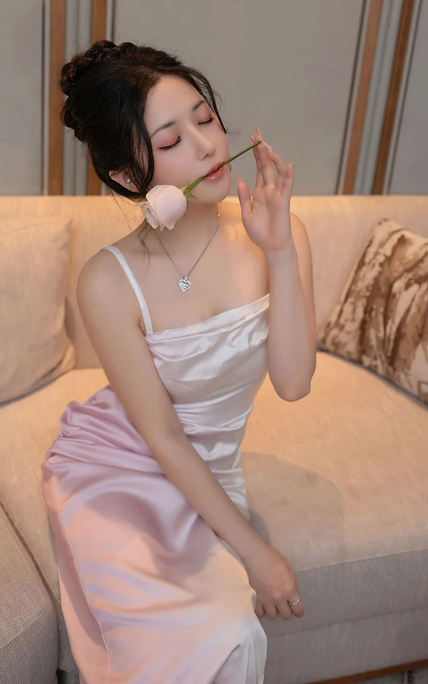 秀人女神鱼子酱Fish红粉佳人娇艳花儿私购流出